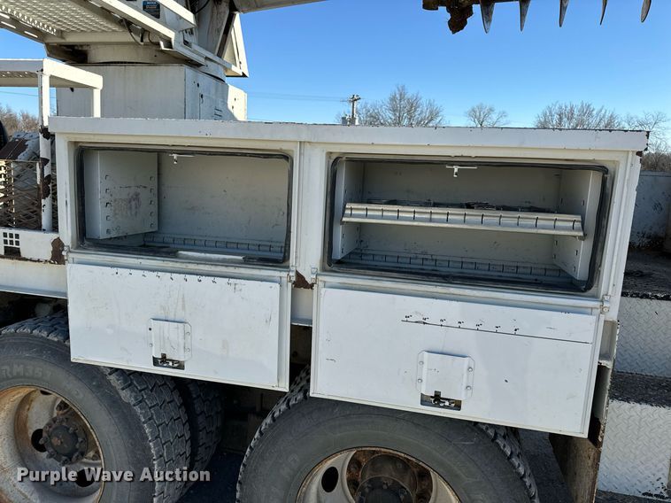 image for item DV1853 2011 Kenworth T370 digger derrick truck