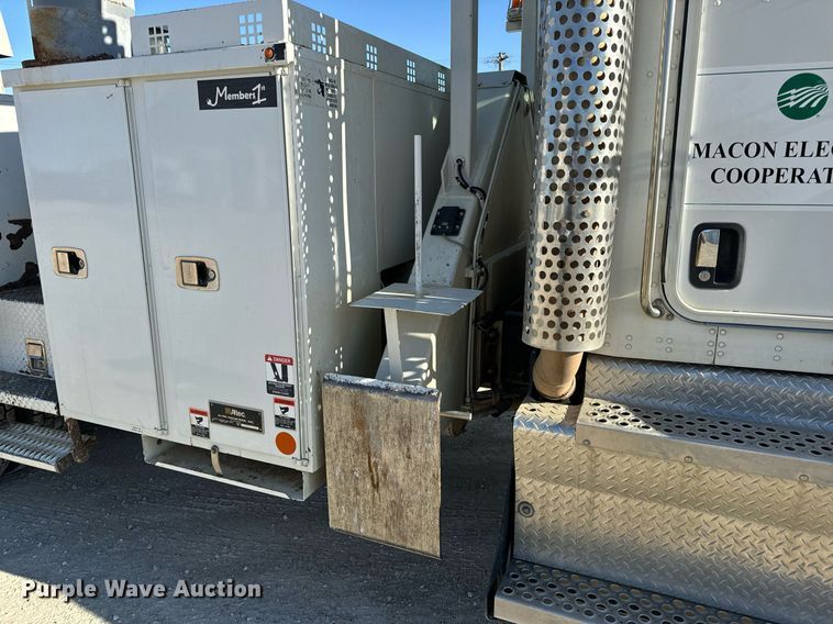 image for item DV1853 2011 Kenworth T370 digger derrick truck