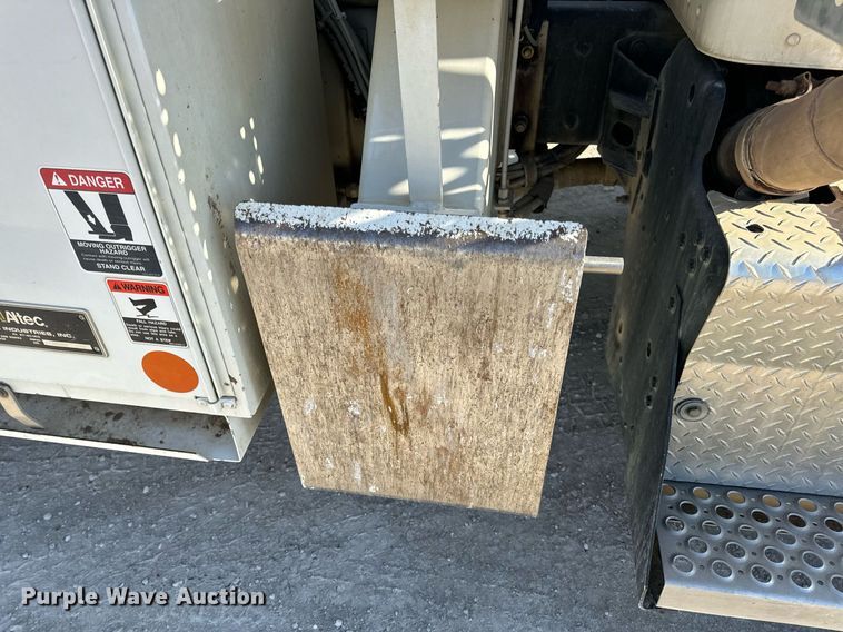 image for item DV1853 2011 Kenworth T370 digger derrick truck