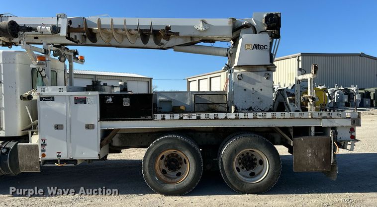 image for item DV1853 2011 Kenworth T370 digger derrick truck