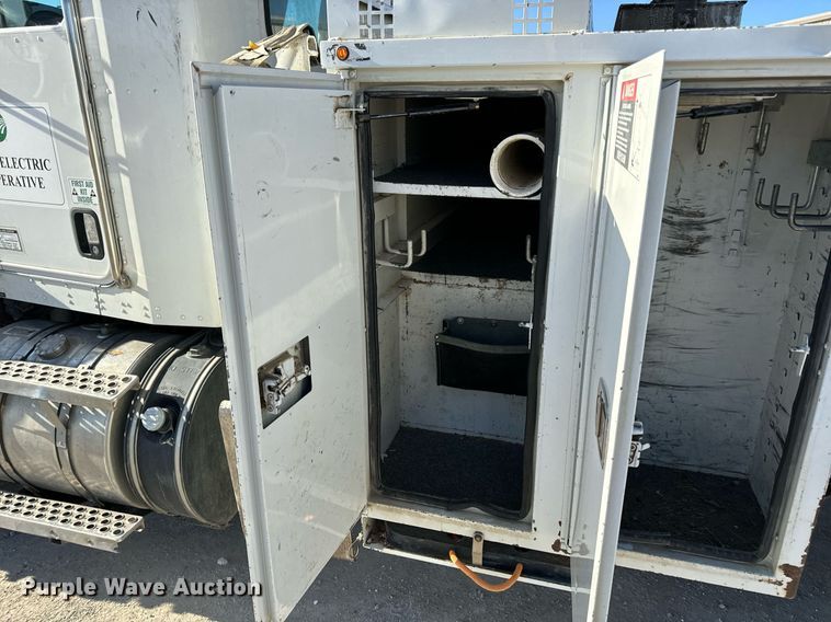 image for item DV1853 2011 Kenworth T370 digger derrick truck