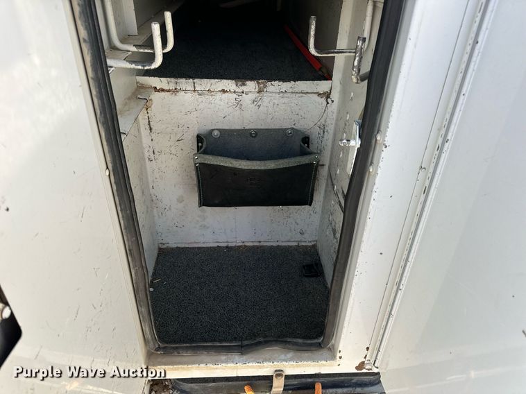 image for item DV1853 2011 Kenworth T370 digger derrick truck