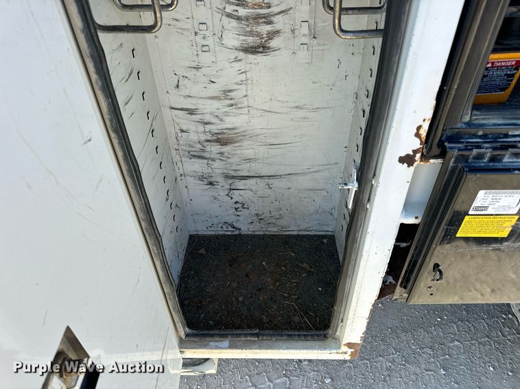 image for item DV1853 2011 Kenworth T370 digger derrick truck