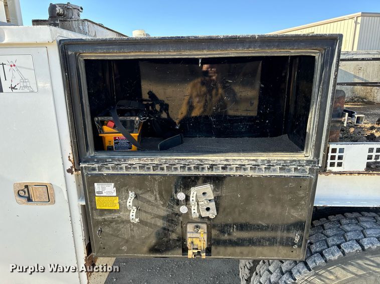 image for item DV1853 2011 Kenworth T370 digger derrick truck