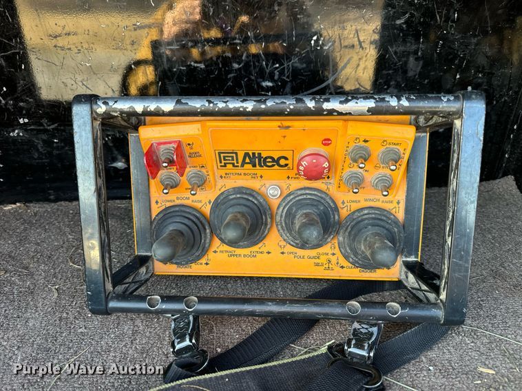 image for item DV1853 2011 Kenworth T370 digger derrick truck