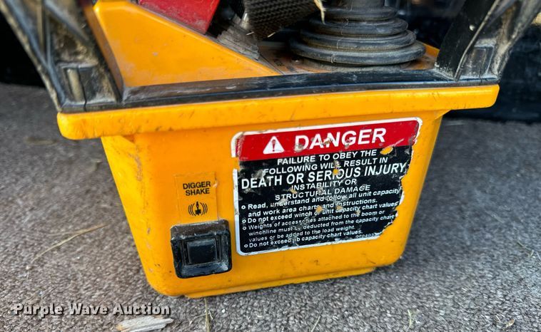 image for item DV1853 2011 Kenworth T370 digger derrick truck