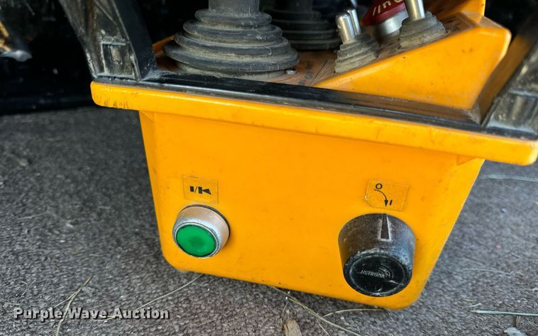 image for item DV1853 2011 Kenworth T370 digger derrick truck