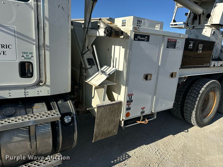 image for item DV1853 2011 Kenworth T370 digger derrick truck