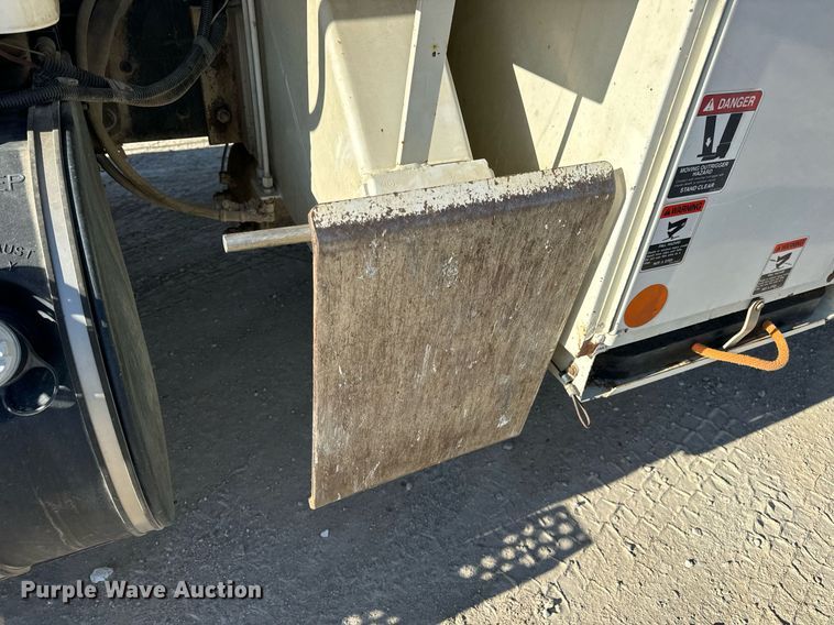 image for item DV1853 2011 Kenworth T370 digger derrick truck