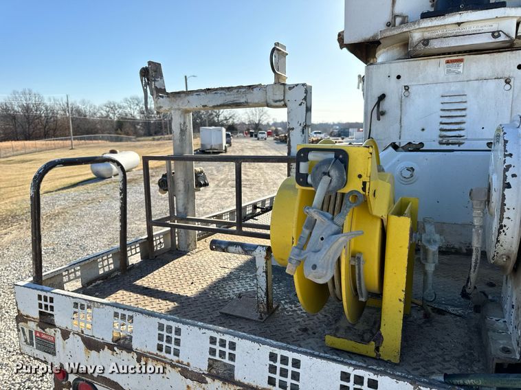 image for item DV1853 2011 Kenworth T370 digger derrick truck