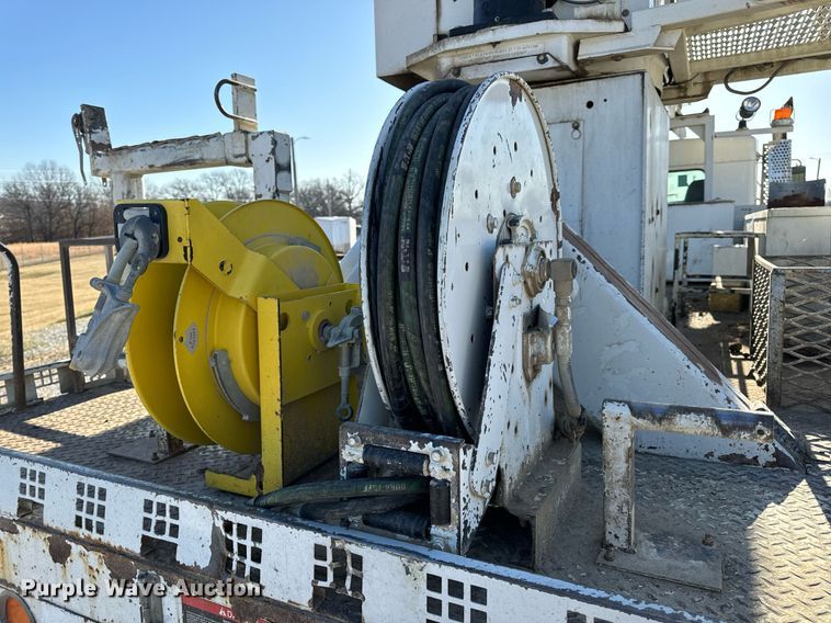 image for item DV1853 2011 Kenworth T370 digger derrick truck