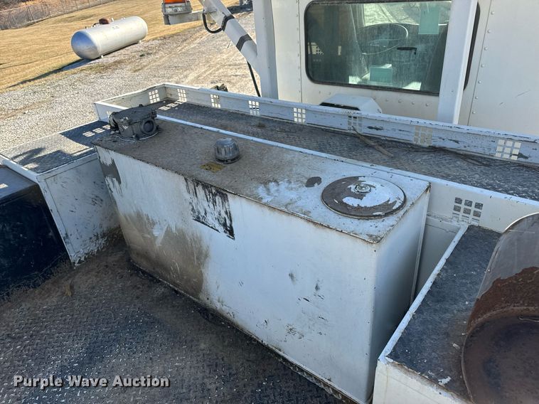 image for item DV1853 2011 Kenworth T370 digger derrick truck