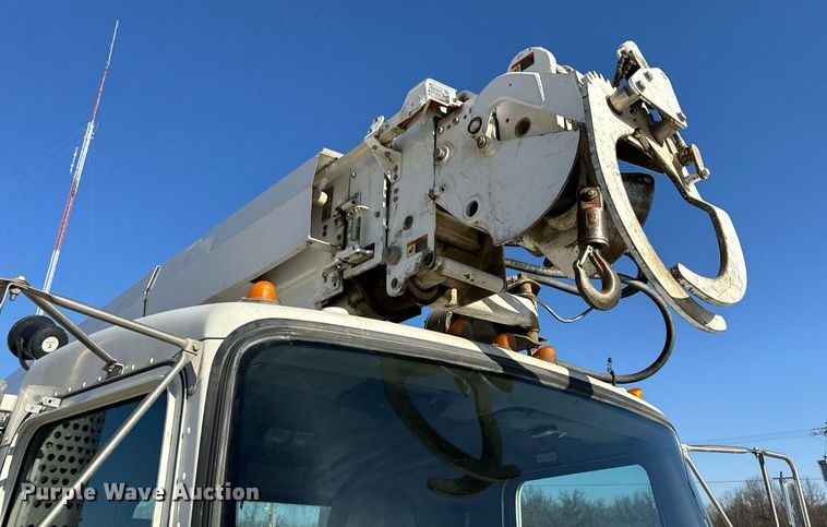 image for item DV1853 2011 Kenworth T370 digger derrick truck