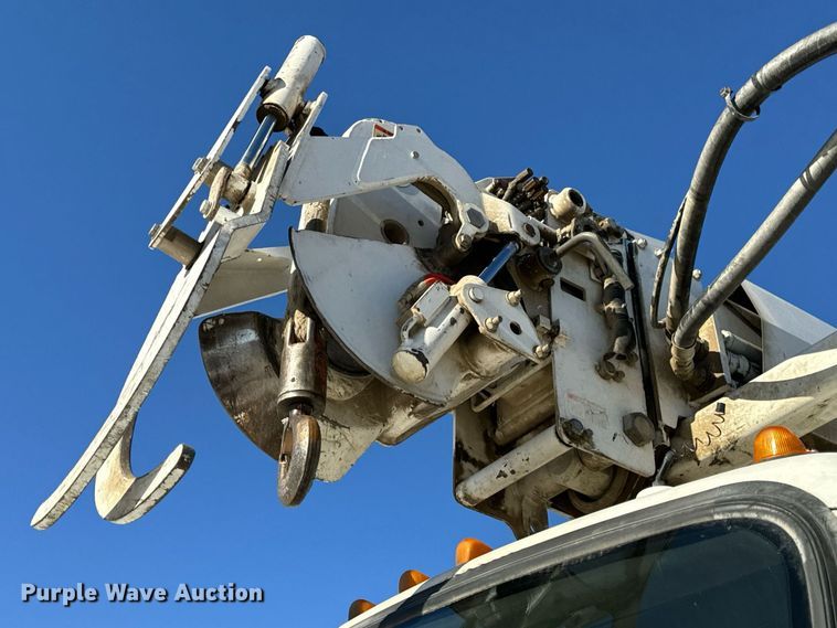 image for item DV1853 2011 Kenworth T370 digger derrick truck