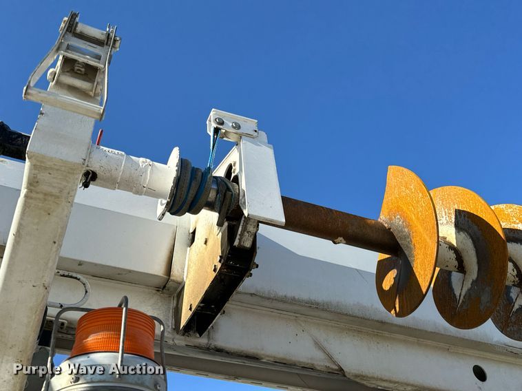 image for item DV1853 2011 Kenworth T370 digger derrick truck