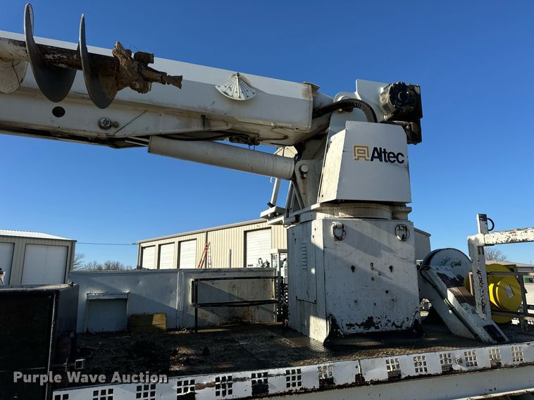 image for item DV1853 2011 Kenworth T370 digger derrick truck