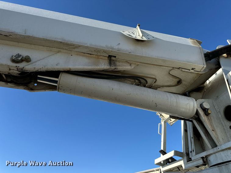 image for item DV1853 2011 Kenworth T370 digger derrick truck