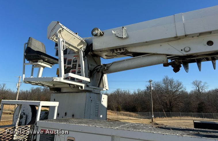 image for item DV1853 2011 Kenworth T370 digger derrick truck