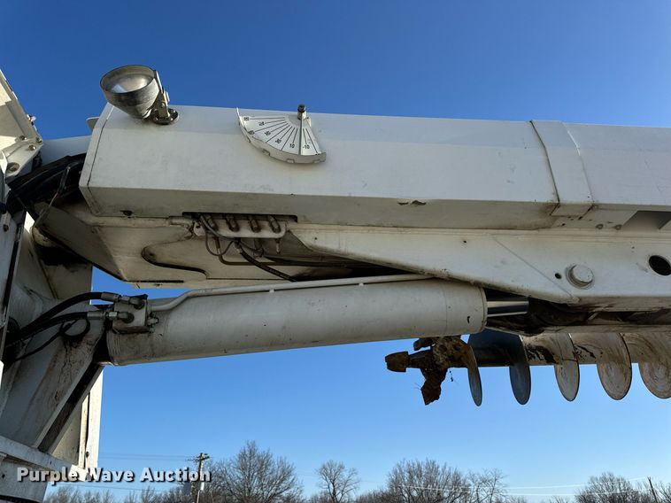 image for item DV1853 2011 Kenworth T370 digger derrick truck