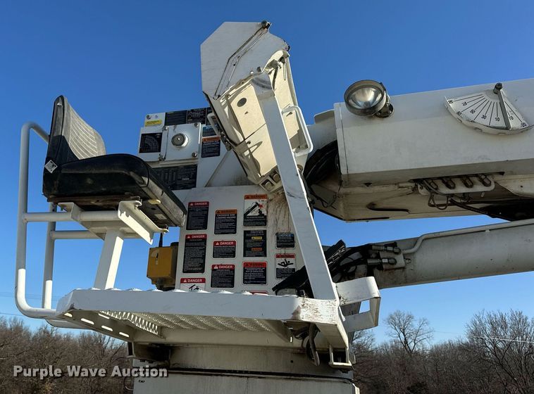 image for item DV1853 2011 Kenworth T370 digger derrick truck