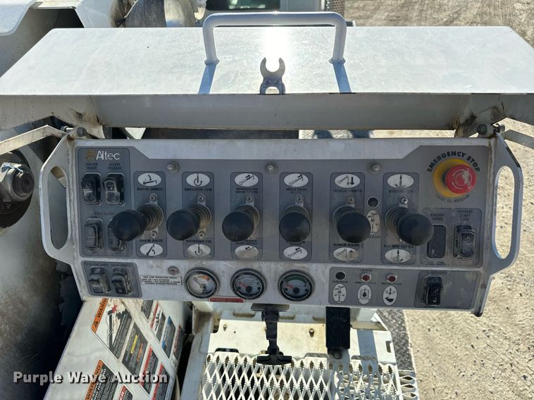 image for item DV1853 2011 Kenworth T370 digger derrick truck