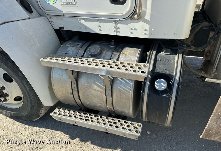 image for item DV1853 2011 Kenworth T370 digger derrick truck