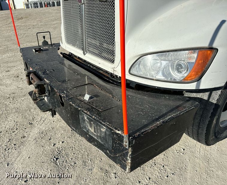 image for item DV1853 2011 Kenworth T370 digger derrick truck