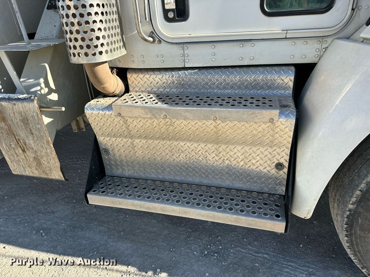 image for item DV1853 2011 Kenworth T370 digger derrick truck