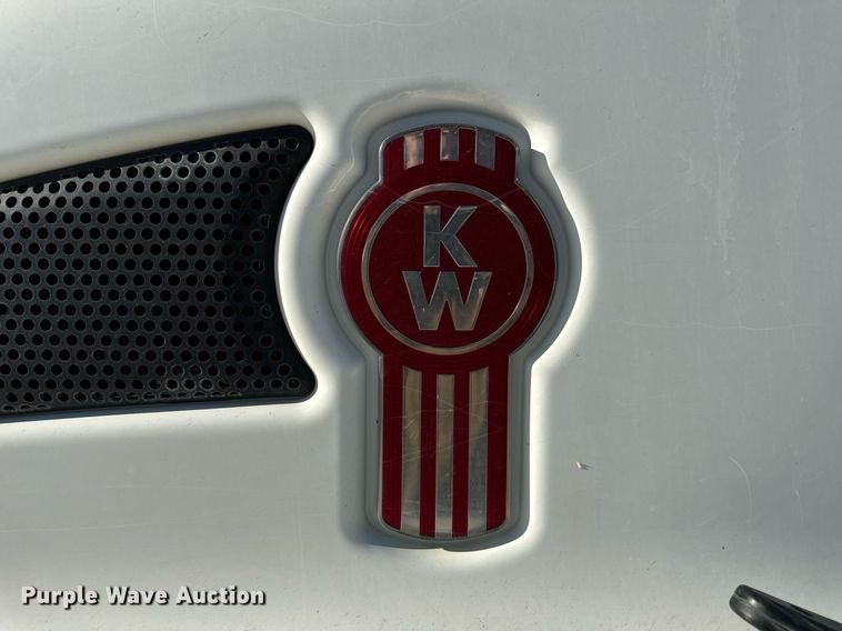 image for item DV1853 2011 Kenworth T370 digger derrick truck