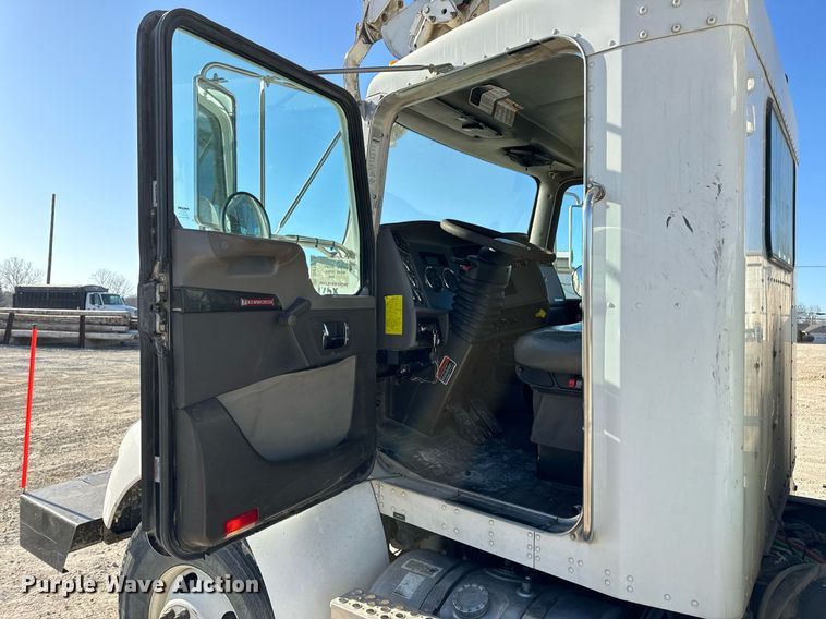 image for item DV1853 2011 Kenworth T370 digger derrick truck