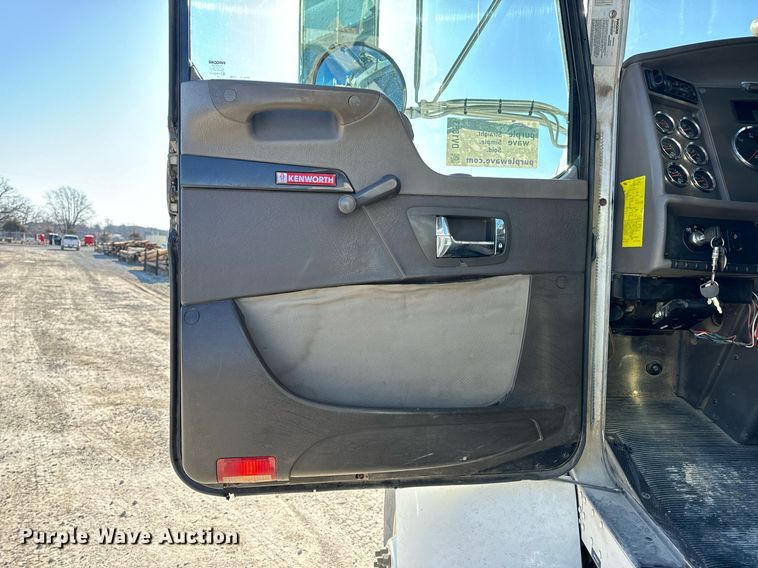 image for item DV1853 2011 Kenworth T370 digger derrick truck