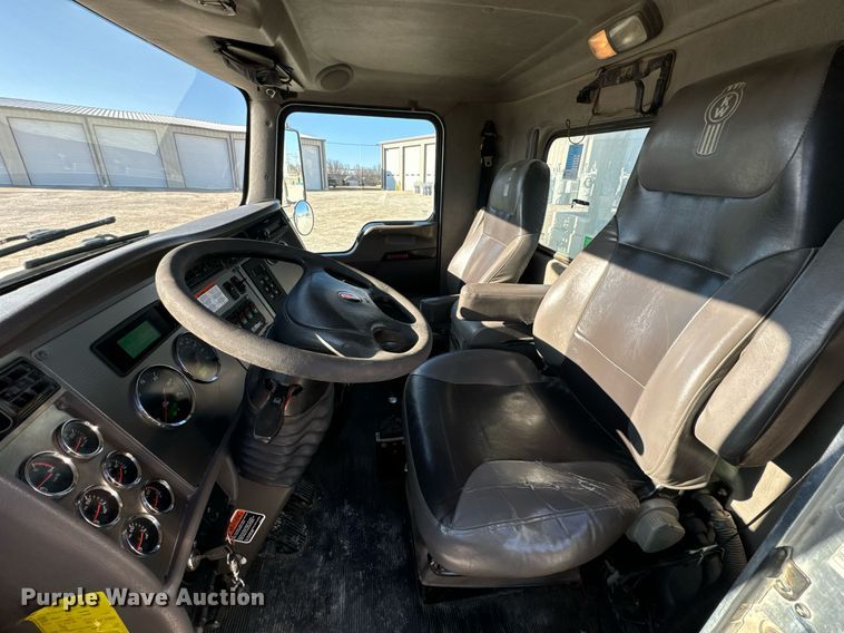 image for item DV1853 2011 Kenworth T370 digger derrick truck