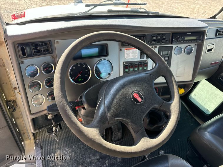 image for item DV1853 2011 Kenworth T370 digger derrick truck