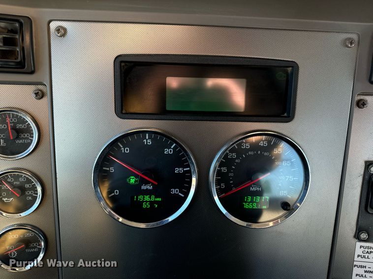 image for item DV1853 2011 Kenworth T370 digger derrick truck