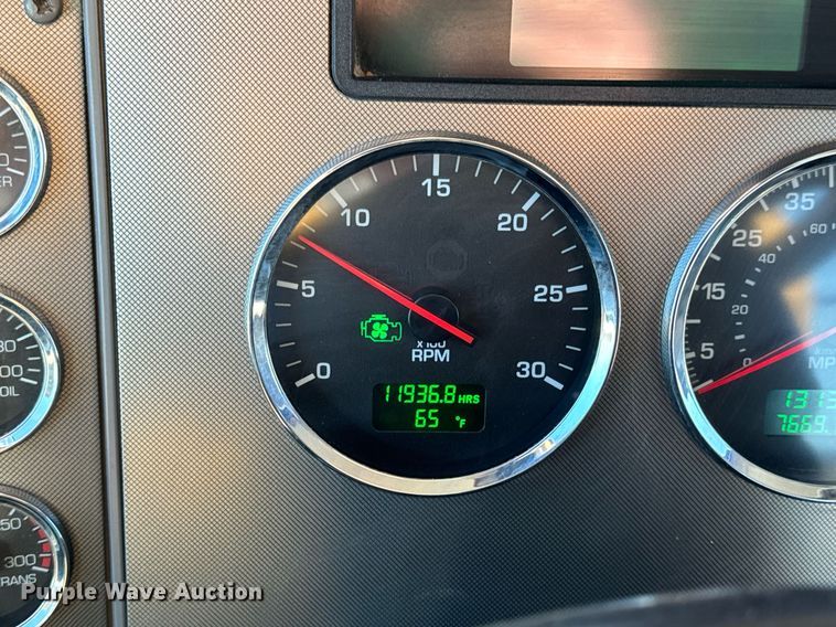 image for item DV1853 2011 Kenworth T370 digger derrick truck