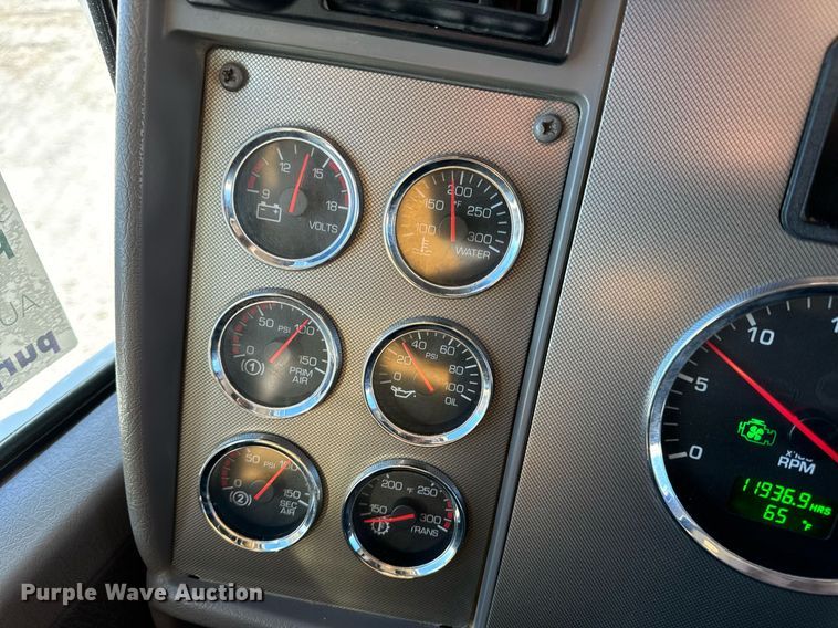 image for item DV1853 2011 Kenworth T370 digger derrick truck