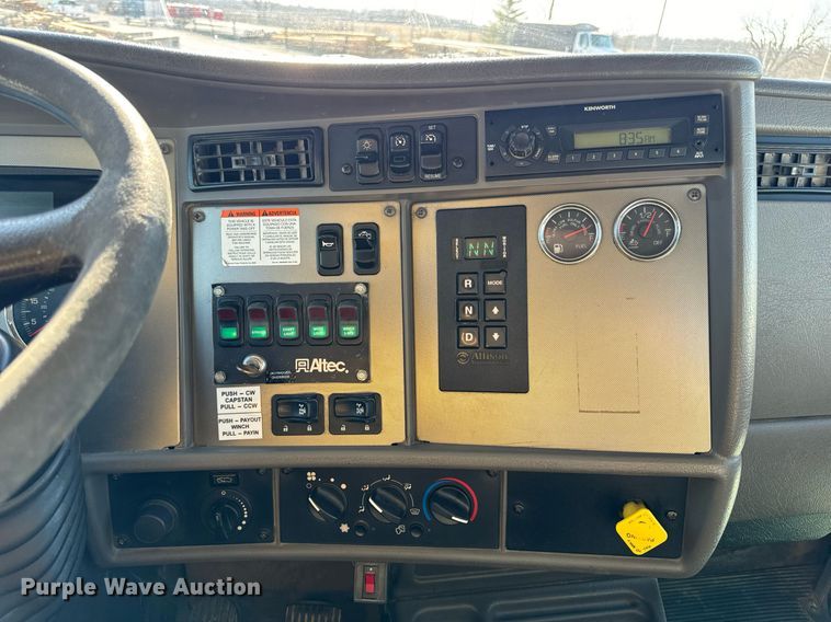 image for item DV1853 2011 Kenworth T370 digger derrick truck