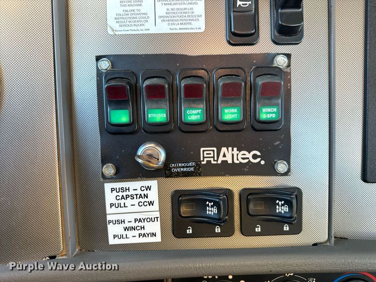 image for item DV1853 2011 Kenworth T370 digger derrick truck