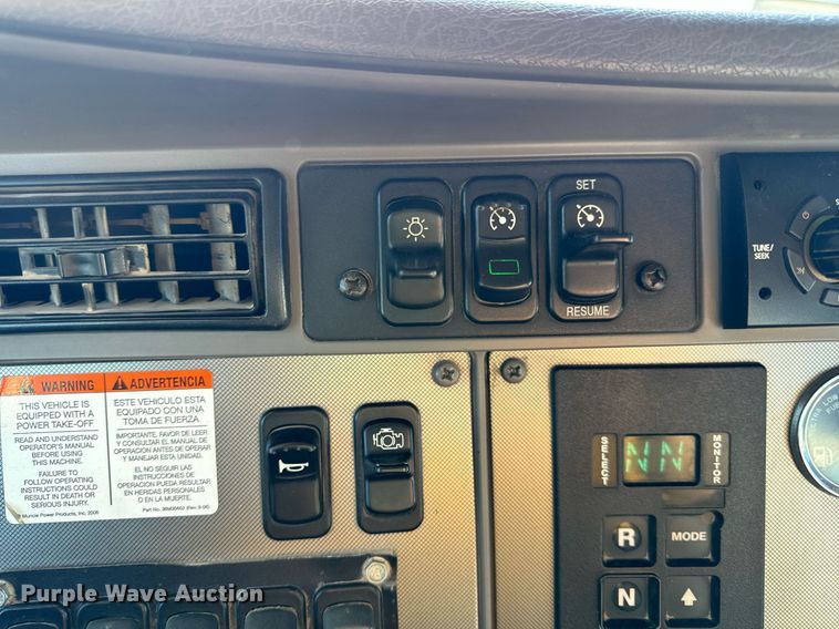 image for item DV1853 2011 Kenworth T370 digger derrick truck