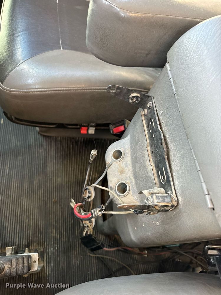 image for item DV1853 2011 Kenworth T370 digger derrick truck