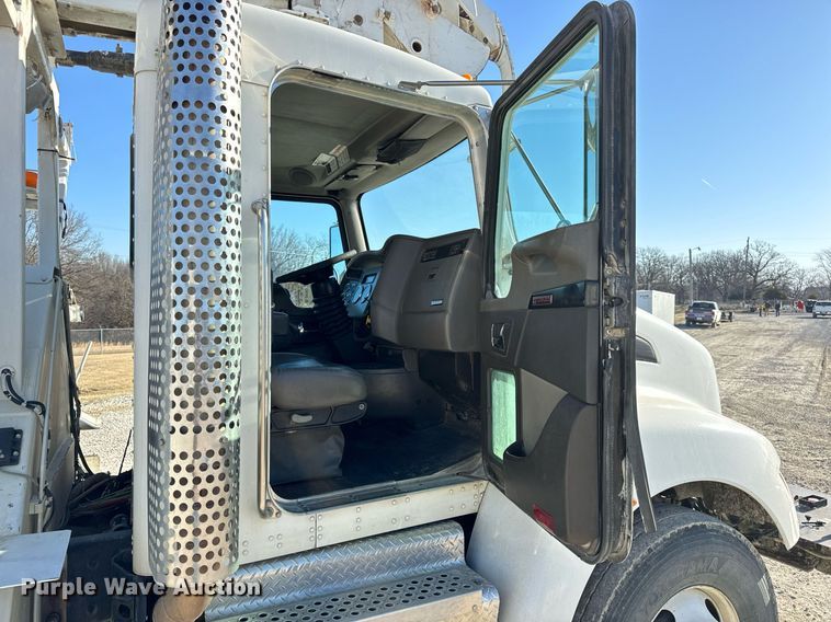 image for item DV1853 2011 Kenworth T370 digger derrick truck