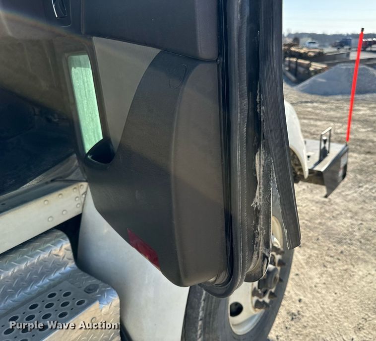 image for item DV1853 2011 Kenworth T370 digger derrick truck