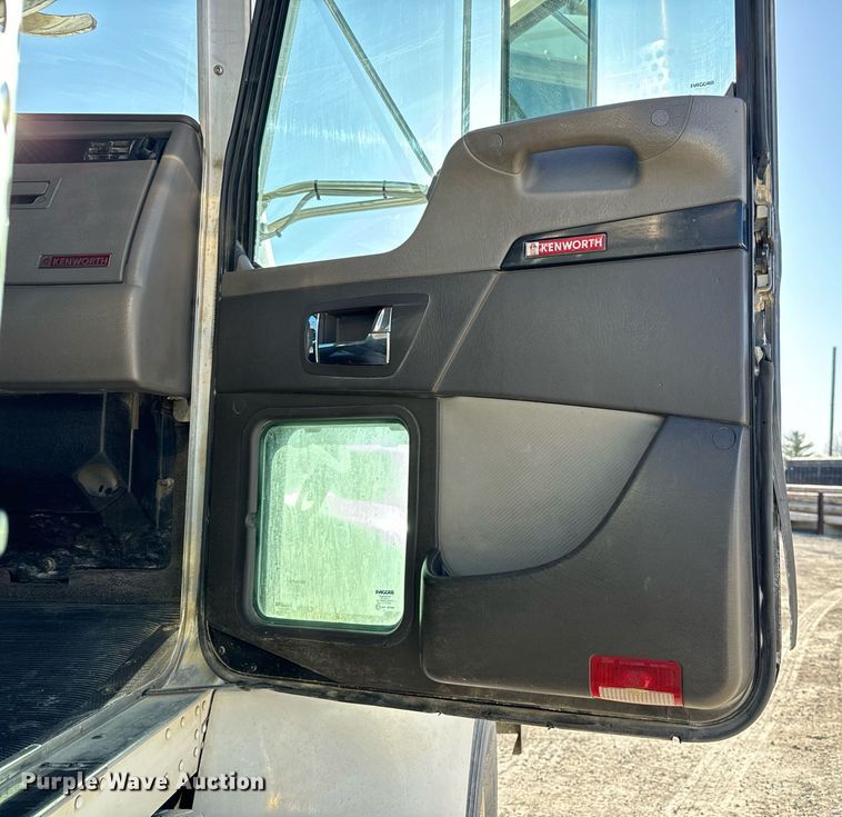 image for item DV1853 2011 Kenworth T370 digger derrick truck