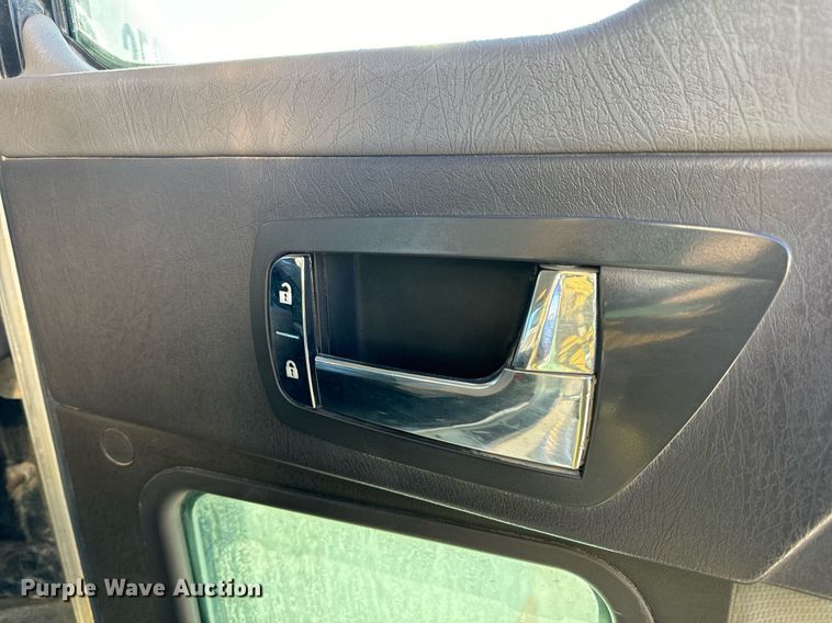 image for item DV1853 2011 Kenworth T370 digger derrick truck