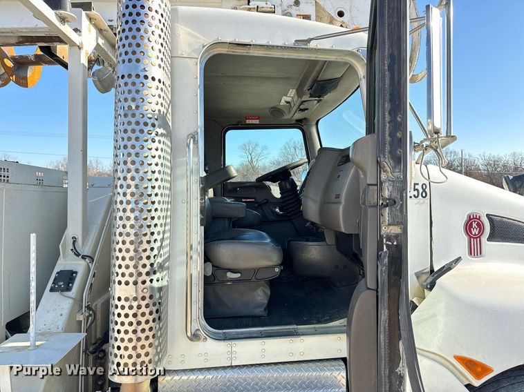 image for item DV1853 2011 Kenworth T370 digger derrick truck