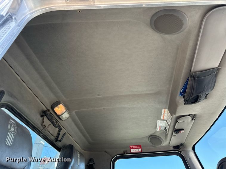 image for item DV1853 2011 Kenworth T370 digger derrick truck