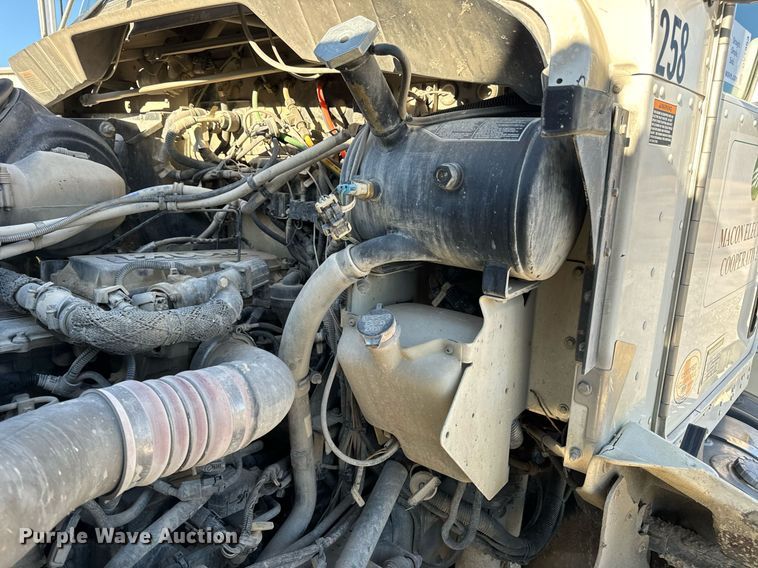 image for item DV1853 2011 Kenworth T370 digger derrick truck