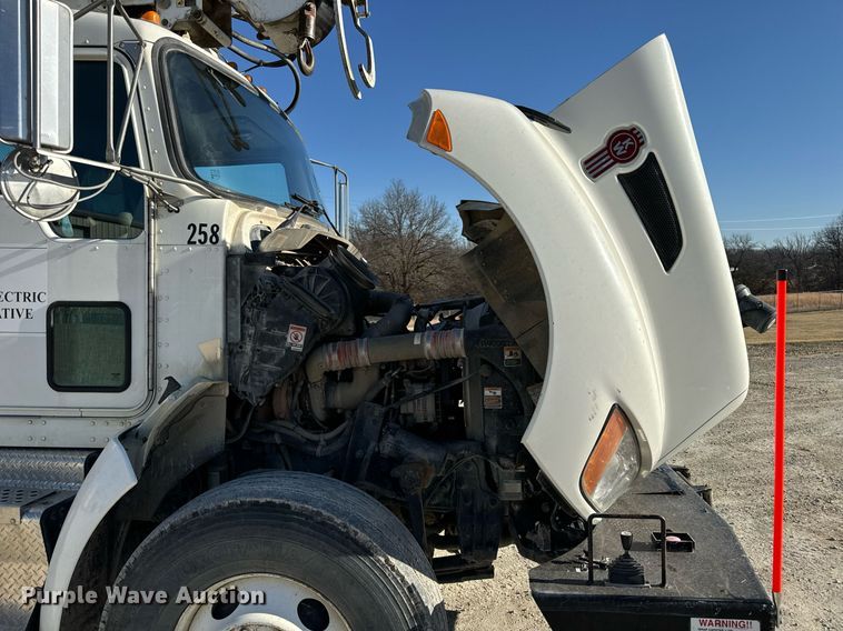 image for item DV1853 2011 Kenworth T370 digger derrick truck