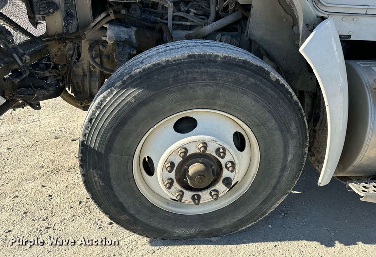 image for item DV1853 2011 Kenworth T370 digger derrick truck