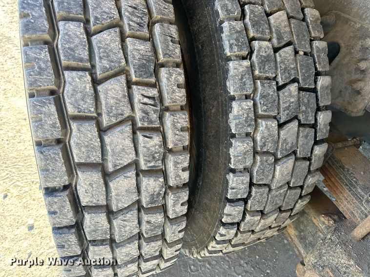 image for item DV1853 2011 Kenworth T370 digger derrick truck